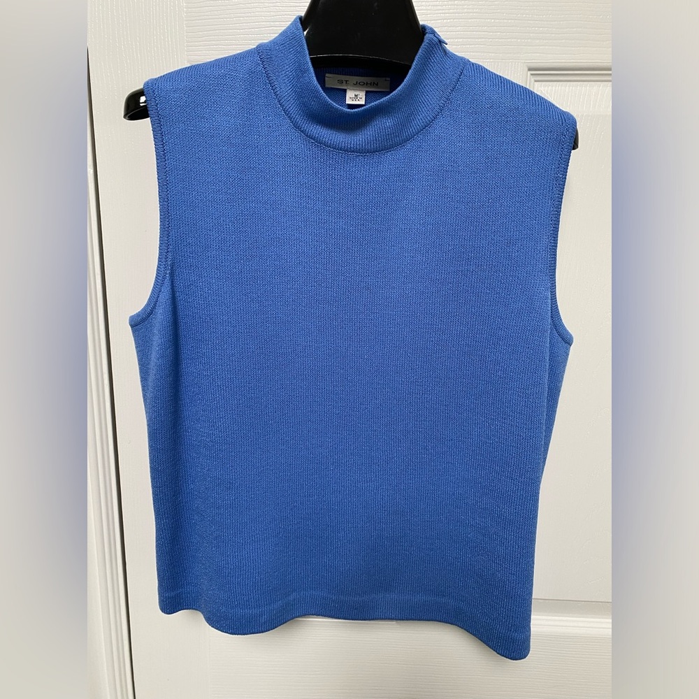 St. John mock turtleneck, sleeveless knit top. Periwinkle blue size medium.